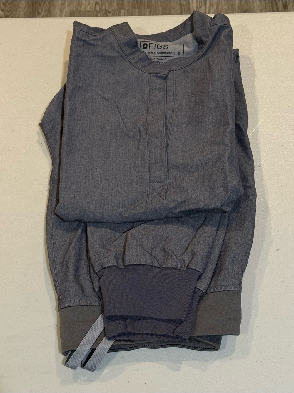 Figs Graphite Medium Petite Zamora with Small Rafaela Top
